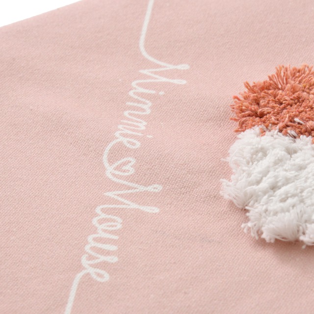 ミニー クッションカバー/価格3,520円 (税込)/サイズ:縦約45×横45(cm)、素材:側地(コットン)/装飾・フリンジ(ポリエステル・コットン・レーヨン)*縦45×横45(cm)のクッション用