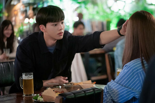 Netflixシリーズ『気象庁の人々: 社内恋愛は予測不能?!』独占配信中