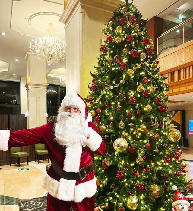 「サンタクロース登場」＜期間：2025年12月20日、21日、24日、25日＞【ブランド牛の「ローストビーフ」＆「ステーキ」を心ゆくまで堪能できる♪4日間限定「クリスマススペシャルディナービュッフェ」開催！】