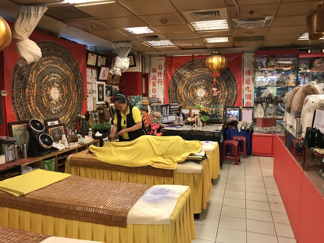 台北駅の地下商店街にある『中華世界刀療協會』。ＭＲＴ機場乗り場にも近く便利な立地