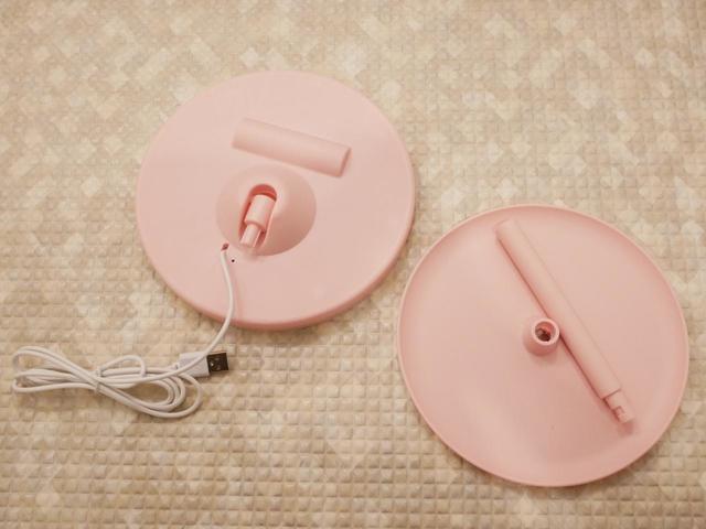 『サンキューマート（THANK YOU MART）』の「オリジナル女優ミラー」箱から取り出すとこんな感じ。組み立てはとっても簡単！