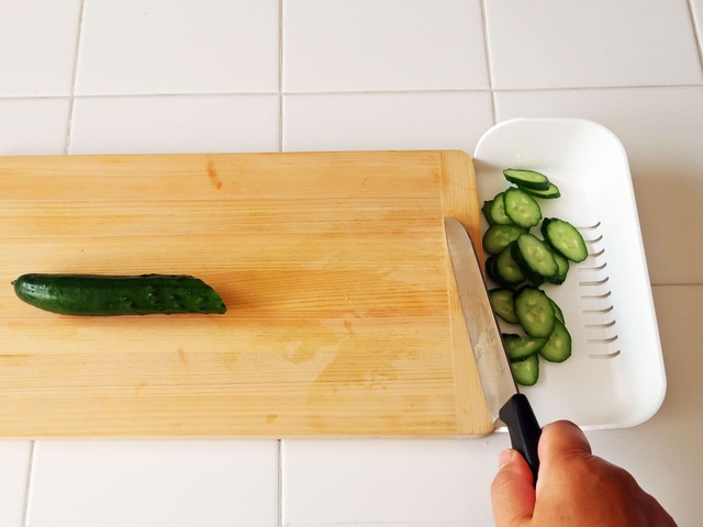 【まな板キャッチャー】サラダを作るときの使用イメージ3