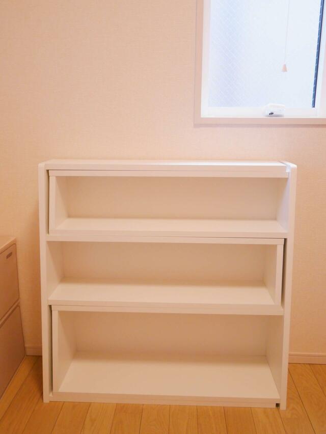 【ベルメゾン　伸縮できる腰高本棚 ・オープンラック】奥行29.5×高さ89.5cm×幅90cm～150cmのBタイプ。幅90cmの状態でも充分な収納量！