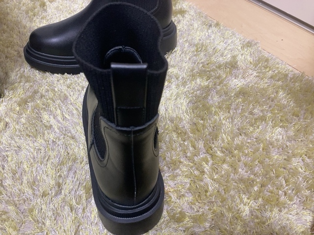 【GU リブニットソックスブーツ】表面はマットな質感。秋冬にぴったりのデザインです♪