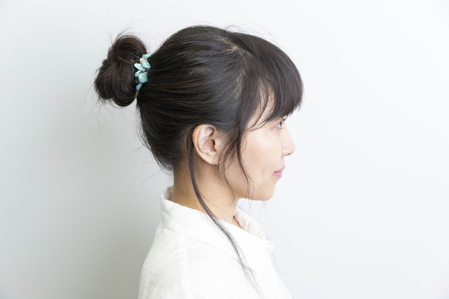 夏らしいヘアアイテムを取り込めば爽やかな印象に
