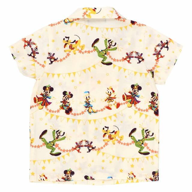 アロハシャツ 100-120cm 各3,900円、140cm 各4,200円|サイズ:100、120、140 ※総柄アイテムのため、1枚1枚柄の出方が違います。|東京ディズニーリゾート40周年“ドリームゴーラウンド”スペシャルグッズ|発売日:2023年4月10日(月)|販売店舗:東京ディズニーランド「グランドエンポーリアム」、東京ディズニーシー「エンポーリオ」