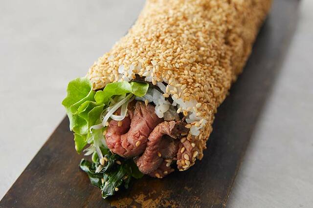 和牛ローストビーフと菜の花の柚子巻 2,300円