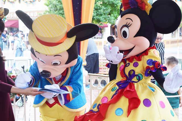 キャラクターグリーティング｜香港ディズニーランド・リゾート