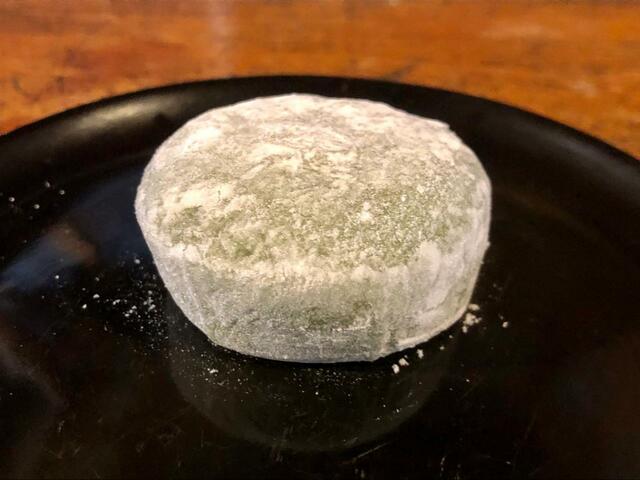 【ファミリーマート　濃い抹茶のクリーム大福】抹茶味の大福なんて絶対に美味しいはず