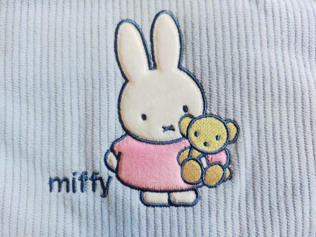 ぷくぷくの刺繍が手触り最高