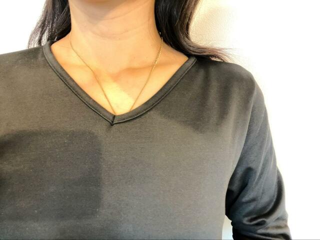 【cocaロングワンピ―ス】Vネックのおかげですっきりした印象の首元に♪