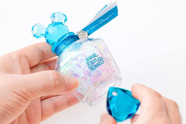 ジュビリーブルーメモリーズ 2,000円｜「東京ディズニーシー25周年“スパークリング・ジュビリー”」スペシャルグッズ｜発売日：2026年4月15日（水）