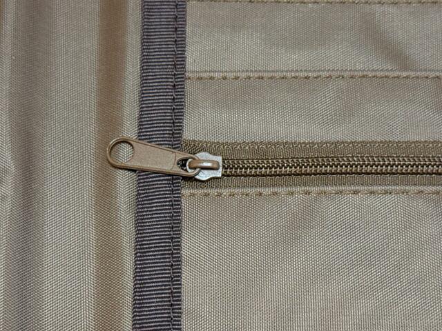 ポケット6：ファスナー付きポケット【付録：ロベルタ ディ カメリーノの整理ケース】