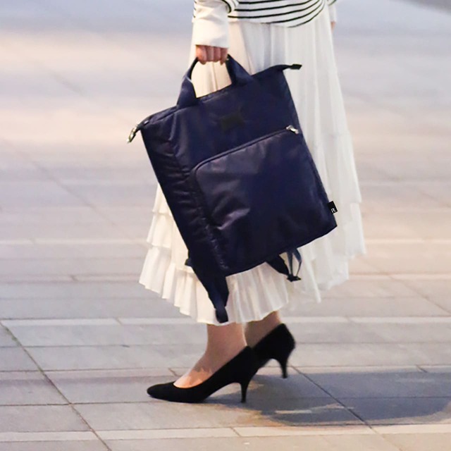 【airo】トート:2本の持ち手でしっかり支えます。ショルダー調節テープも垂れ下がりません