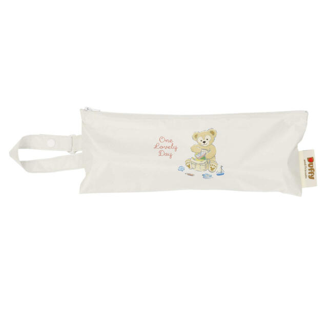 晴雨兼用傘 7,000円｜おでかけの準備をしたり、おさんぽしているダッフィーがデザインされたグッズ｜販売店舗：東京ディズニーシー「マクダックス・デパートメントストア」｜発売日：2025年6月3日（火）