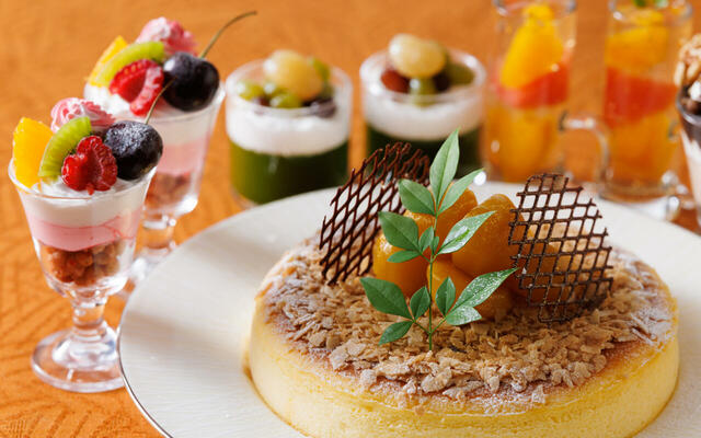 「多彩なスイーツコーナー」＜期間：2025年9月1日〜10月31日＞【圧倒的な眺望とライブ感あふれるグリル料理が楽しめる！「スカイグリルブッフェ 武藏」の秋の味覚ブッフェ開催中！】