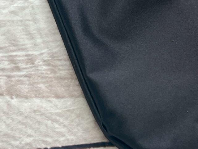 ブラックなので合わせるものを選びません