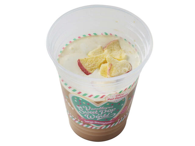 キャラメルチーズホイップティー（アップル） 700円｜販売店舗：東京ディズニーランド「トルバドールタバン」「パン・ギャラクティック・ピザ・ポート」｜ディズニー・パルパルーザ「ヴァネロペのスウィーツ・ポップ・ワールド」スペシャルメニュー