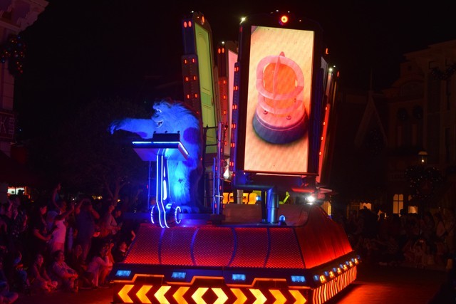 ディズニー・ペイント・ザ・ナイト・パレード|香港ディズニーランド・リゾート