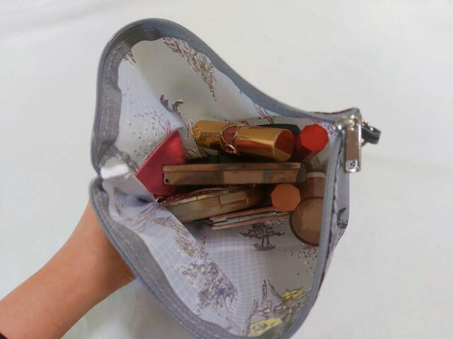 たくさんコスメが入る