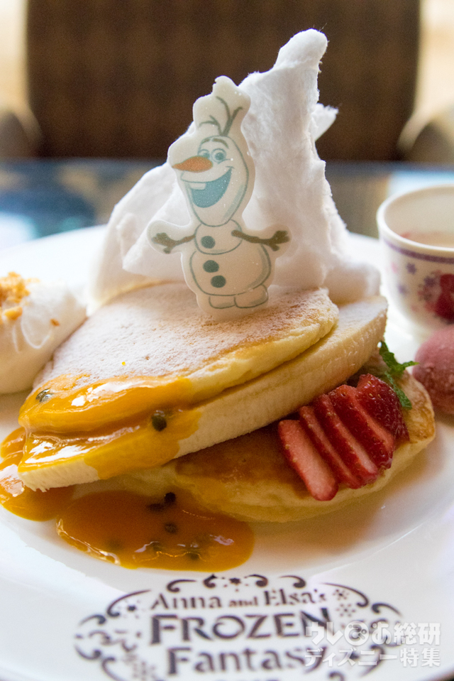 “アナとエルサのフローズンファンタジー” デザートセット スーベニアデミタスカップ付き(2,500円)|ハイピリオン・ラウンジ|ディズニーアンバサダーホテル
