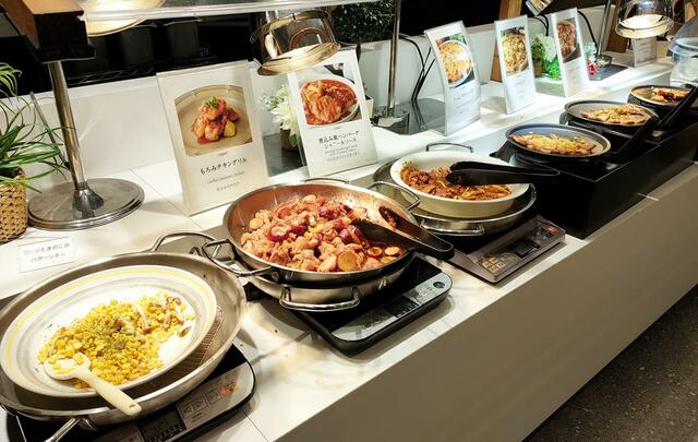 「フェスタガーデン」チキングリル・煮込みハンバーグ・ピザなど豊富なメニューがズラリ