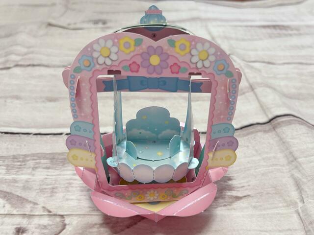 ほんたいをだいざの内側から差し込んで完成！かわいい♪