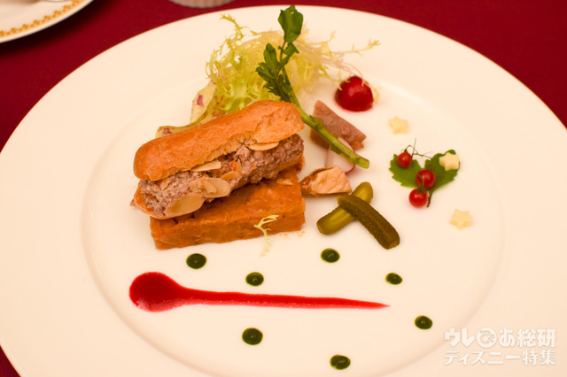 ポークと鶏レバーのリエット、鴨肉のコンフィ添え