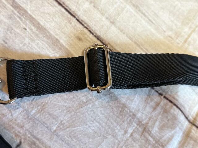 ショルダーストラップはもちろん長さ調整可能！