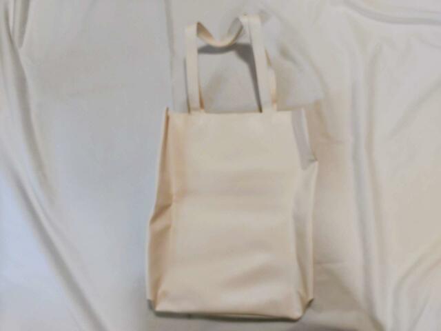 裏面は、シンプルな無地『Lantinam 1st ANNIVERSARY BOOK produced by matsumura sayuri』発売日：2023年6月12日、価格：3,278円（税込）