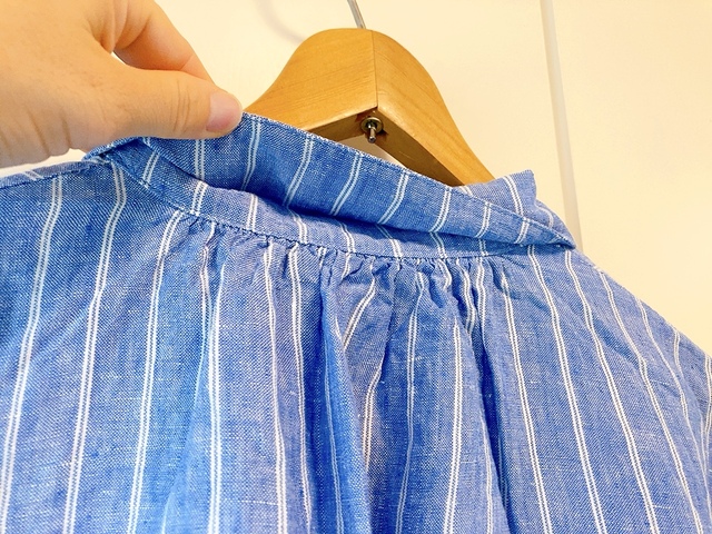 【無印良品 婦人 リネン 洗いざらし長袖シャツワンピース】カラーは黒、生成、赤、ライトグリーン、ブルーストライプの5種類です