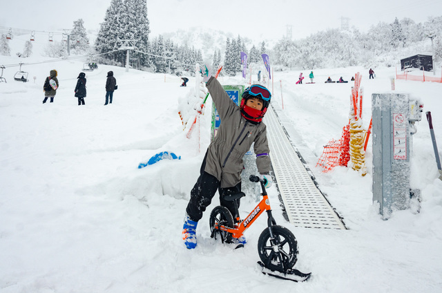 ムイカスノーリゾート（子どもモデルのスノーウェア提供：ISBJÖRN） 