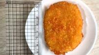 【ローソンストア100  おいしいコロッケ（40g×5個入）】測ってみると、1個あたり約7cm・厚さ約1cm・重さ約40gというサイズ感でした