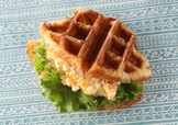 たまごのクロワッサンワッフルサンド