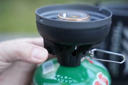 超コンパクトだけど、たった100秒でお湯が沸く。 野外でコーヒーを