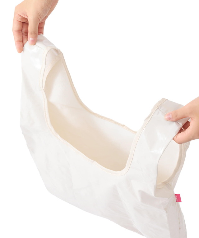 「エナメル風エコバッグ」550円（税込）