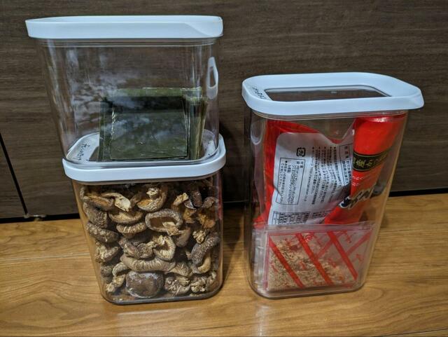 【中身が見えるキャニスターシリーズ】2Lサイズにかつをぶし、1.5Lには干し椎茸、1Lサイズには昆布を