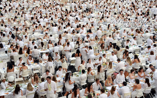 超優雅な“白”で統一されたパーティー「ディネ・アン・ブラン」