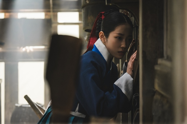 Netflixシリーズ『トングン ー呪いの宮ー』独占配信中