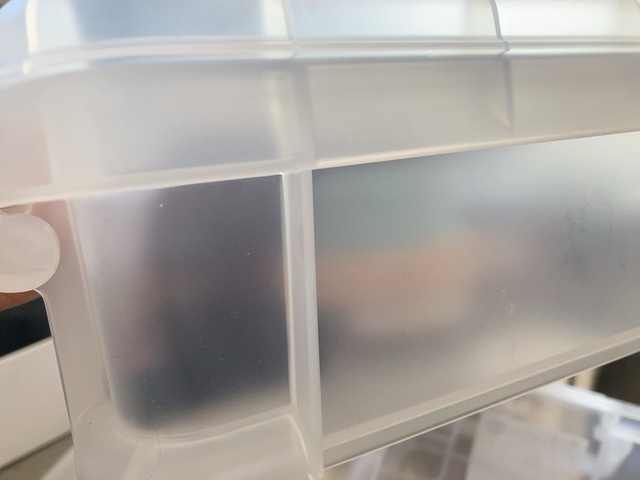 【ニトリ 運べるコンテナボックス】半透明で中身が見え過ぎないのも○