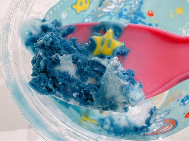 【サーティワン×マリオギャラクシーロゼッタ スペシャルダブルカップ】コットンフルーツギャラクシー味にはスターチョコが入っていてちゃんと目がついてるのが可愛すぎます