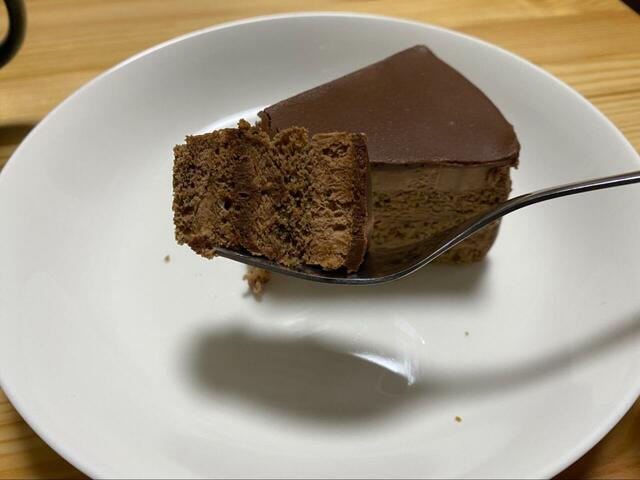 【シャトレーゼ 糖質78％カットの濃厚チョコショートケーキ】パリッとしたチョコがアクセントです