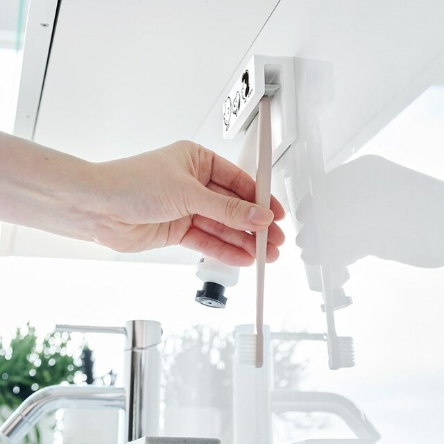 【PLAZA】「山崎実業 tower タワー スヌーピー PEANUTS 歯ブラシ＆チューブホルダー」1,540円／下から差し込むだけで、歯ブラシや小物をすっきり収納