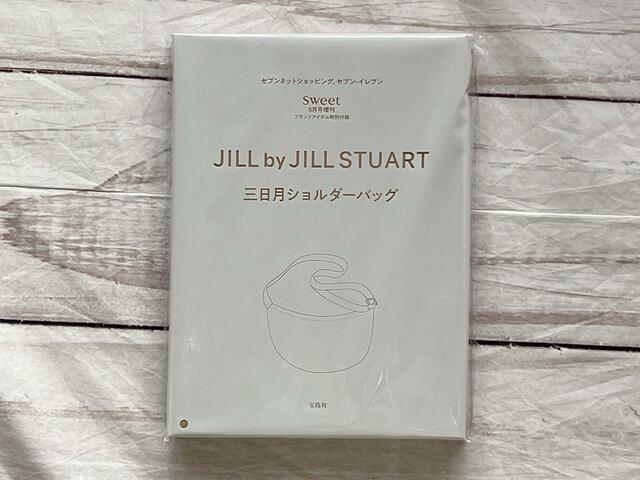 三日月ショルダーバッグ、気になりますよね！