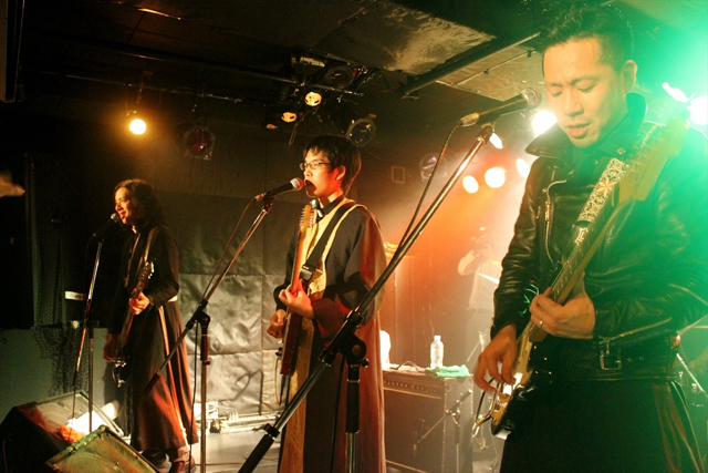 超カオスな対バン「坊主バンドvs.牧師ROCKS」の模様