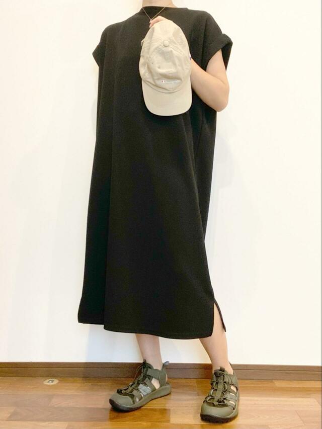 【ワークマン フィールドサンダルアドバンス】シンプルなワンピースとキャップに合わせても◎