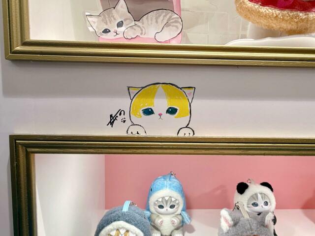 【mofusand TOKYO】ところどころにある、作者・ぢゅのさん直筆のサイン入りイラストは必見です！