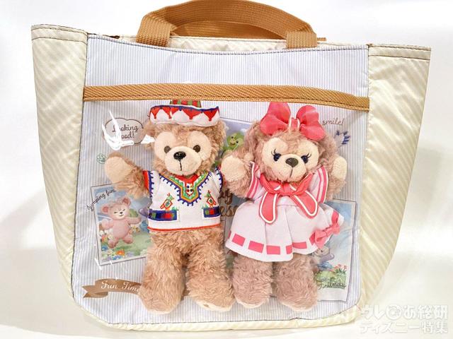 「ダッフィー&フレンズのSay cheese!」スーベニアランチケースとぬいぐるみバッジ