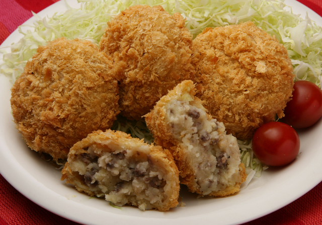 山形県「米沢 琥珀堂」米沢牛コロッケ（1個）297円