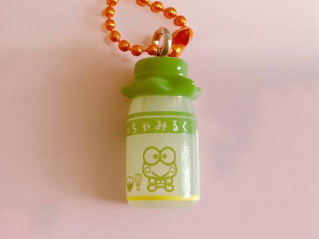 抹茶カラーのミニチュア牛乳瓶がかわいい！